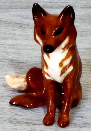 Beswick small red fox seated - red,