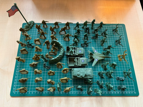 Job lot vintage plastic toy - lot,