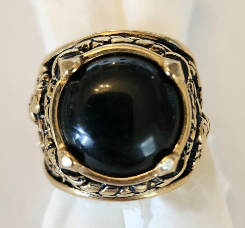 Round black stone serpent - round,