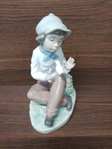 Nao lladro boy with dove - boy,