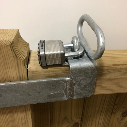 Lockable throw over - throw-over, latch