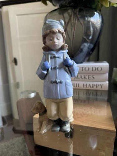 Nao lladro travelling - by,