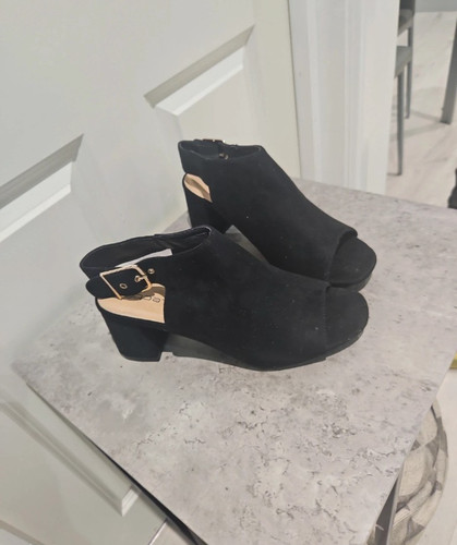 Size open toed black faux - toed,