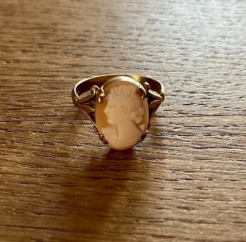 Vintage gold cameo ring - gold,