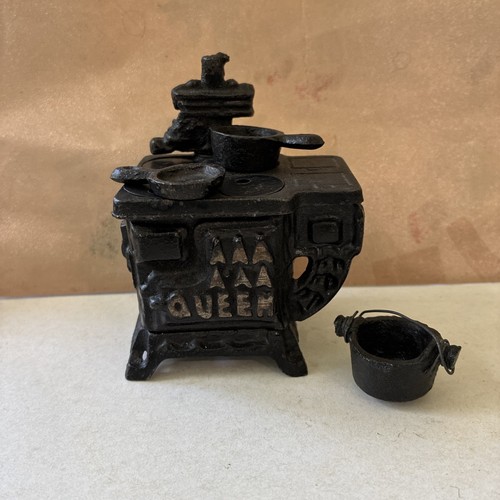 Vtg queen cast iron stove - queen,