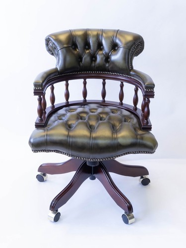 Chesterfield captains desk