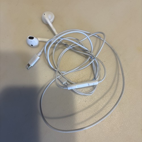 Genuine apple a1748 lightning - genuine,