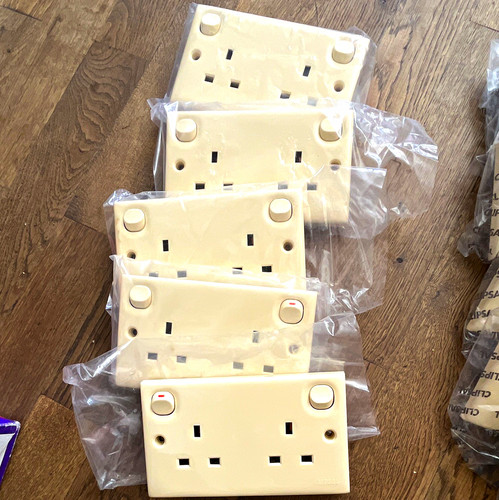 Clipsal beige honey - beige, switched
