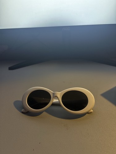 Kurt cobain white round - cobain,