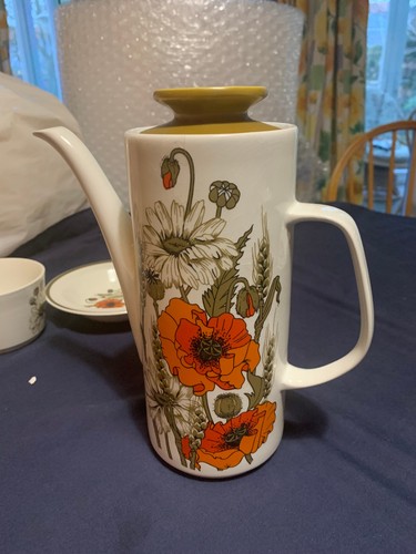 And meakin studio poppy - j,