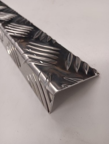 Chequer plate angle corner - chequer,