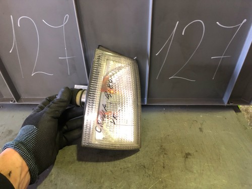 Front right turn signal light
