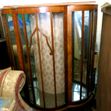VINTAGE ANTIQUE 30/50s ART DECO BOW FRONTED GLASS DISPLAY COCKTAIL CABINET 38" W