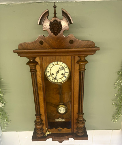Key wound mechanical - key-wound, pendulum