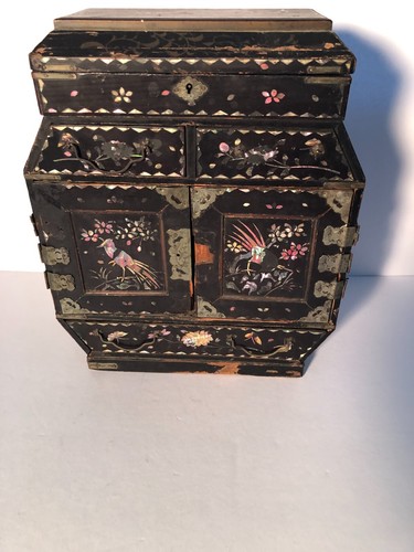 Antique lacquer iridescent