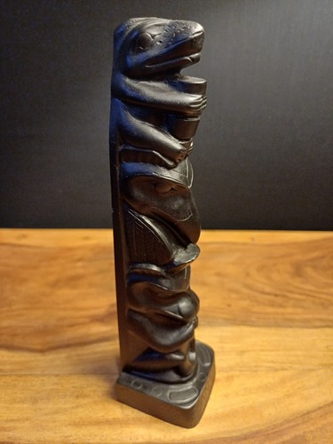 Boma black resin totem pole - black,