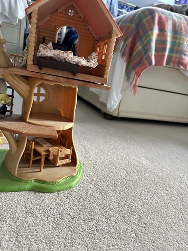 Sylvanian families treehouse - families,