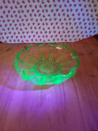 Uranium green glass - uranium, deco