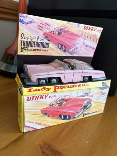 1967 dinky toys 100 lady - 100,