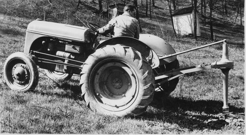 1950s man roper tractor post - roper,