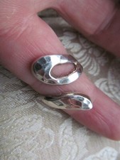 Pretty Hallmarked hammered silver Tianguis Jackson silver ring.   8.7g.  size. N