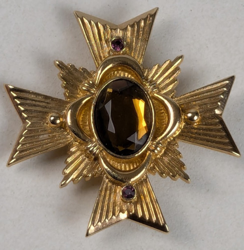 Vintage 1983 maltese - vintage, cross