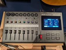 Zoom R20 Multi-track Portable Recorder (10009575)