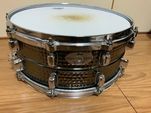 Pearl hammered steel snare - hammered,