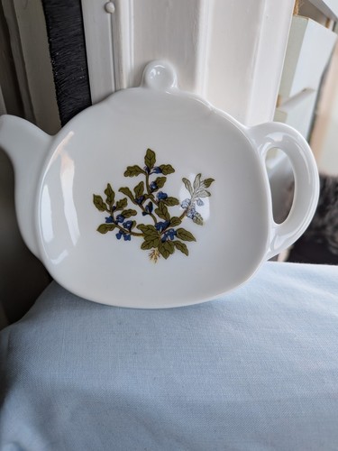 Porcelain tea pot shaped - tea,