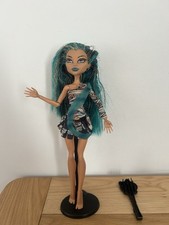 Monster High Nefera De Nile Doll 2011 Mattel First Wave + Stand