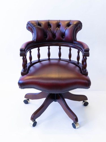 Chesterfield captains desk