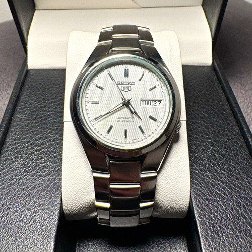 Seiko classic 37mm silver - 37mm,