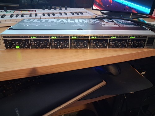 Behringer ultralink pro mx882 - ultralink,