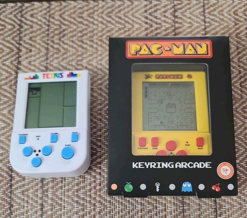 Pacman keyring retro handheld - pacman,