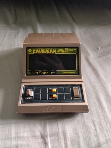 Tomy classic gold caveman - caveman, vs