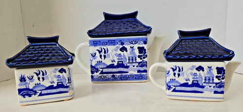 Vintage pagoda blue willow - pagoda,
