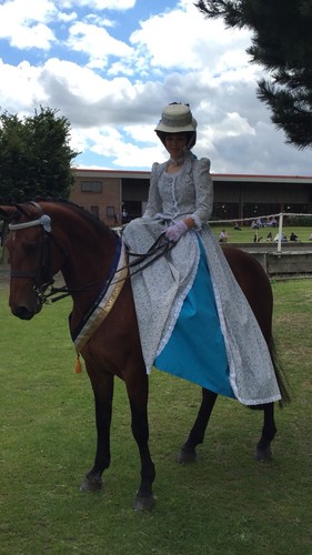 Side saddle costume size - side,