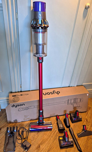 Dyson v11 cordless - v11, bagless