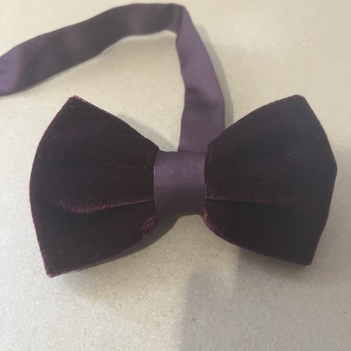 Burgundy red bowtie - red,