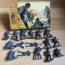 Vtg 1969-71 AIRFIX  BROWN BOX, WW2 GERMAN INFANTRY 1/32 SCALE 16 TOY SOLDIERS