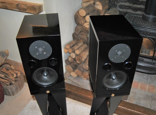 Gold note stand - note, a3