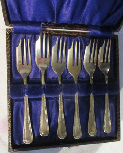 Vintage silverplate cake forks - silverplate,