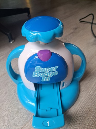Bandai super badge - bandai,