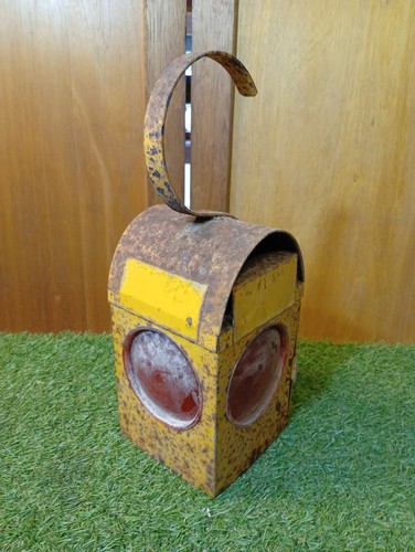 Vintage chalwyn road - road, lamp