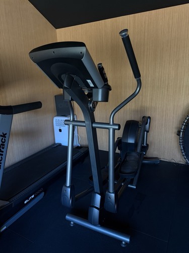 Life fitness cross - cross, trainer