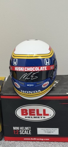 Scale helmet signed by - 1/2,