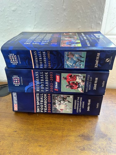 Rothmans football yearbook lot - yearbook,