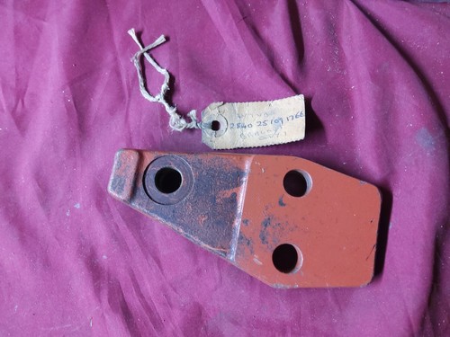 Hagglunds bv206 bracket - ,