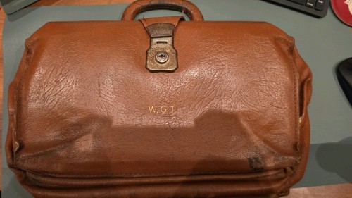 Vintage tan leather - leather, doctors