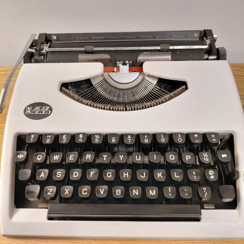 Hero typewriter vintage - typewriter,